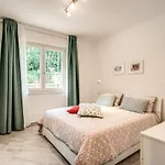 Golden Lemon - Modern House In Countryside